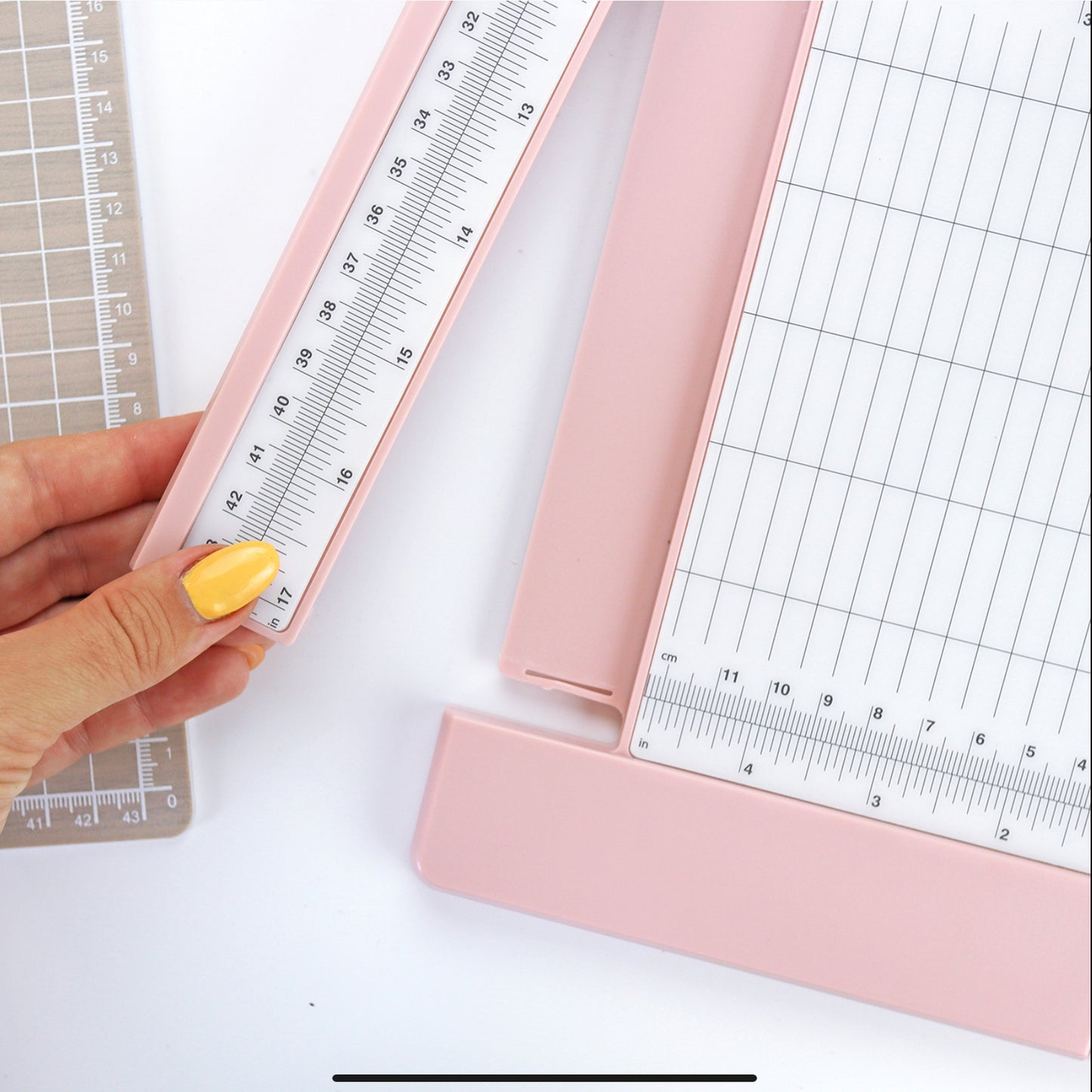 Cizalla grande Trimmer + cuchilla y marcador Rosa Alua Cid