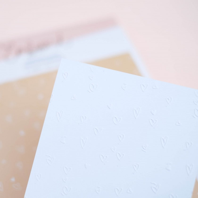 Carpeta de embossing Corazones 6”X 8,25” Lora Bailora