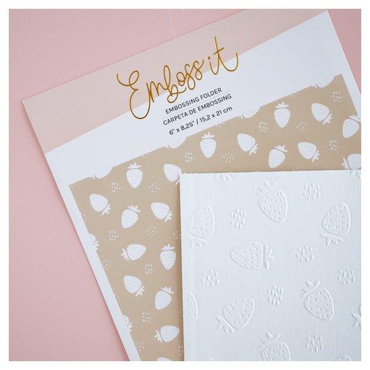 Carpeta de embossing “Fresitas” 6”X 8,25” Lora Bailora