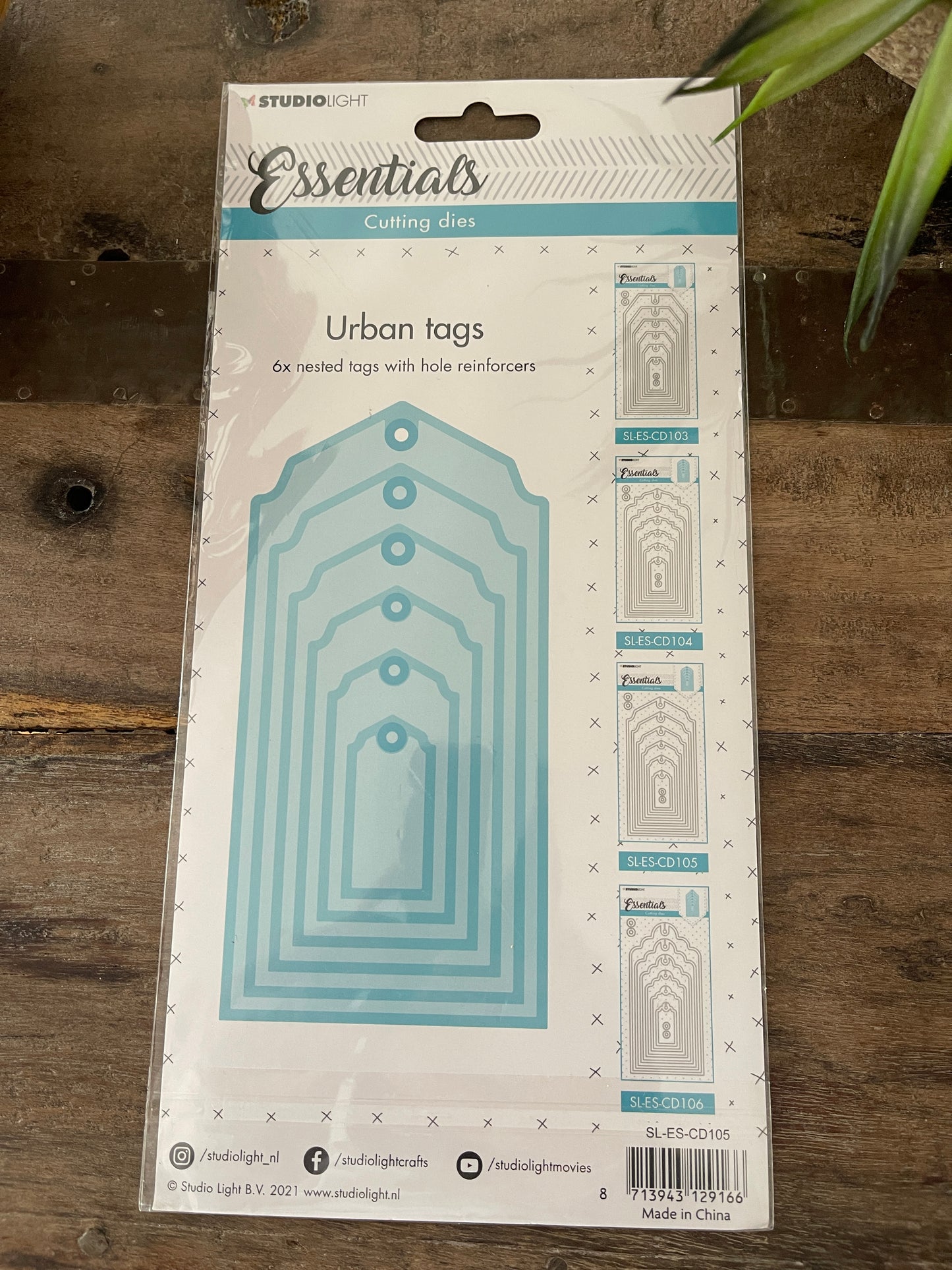 -Troqueles Essentials Urban tags Studio Light 6 pcs